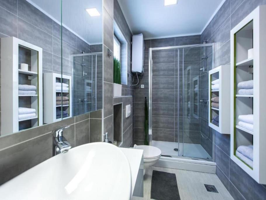 Bleu Villa - Three Bedroom Villa With Balcony And City View Дубровник Екстер'єр фото